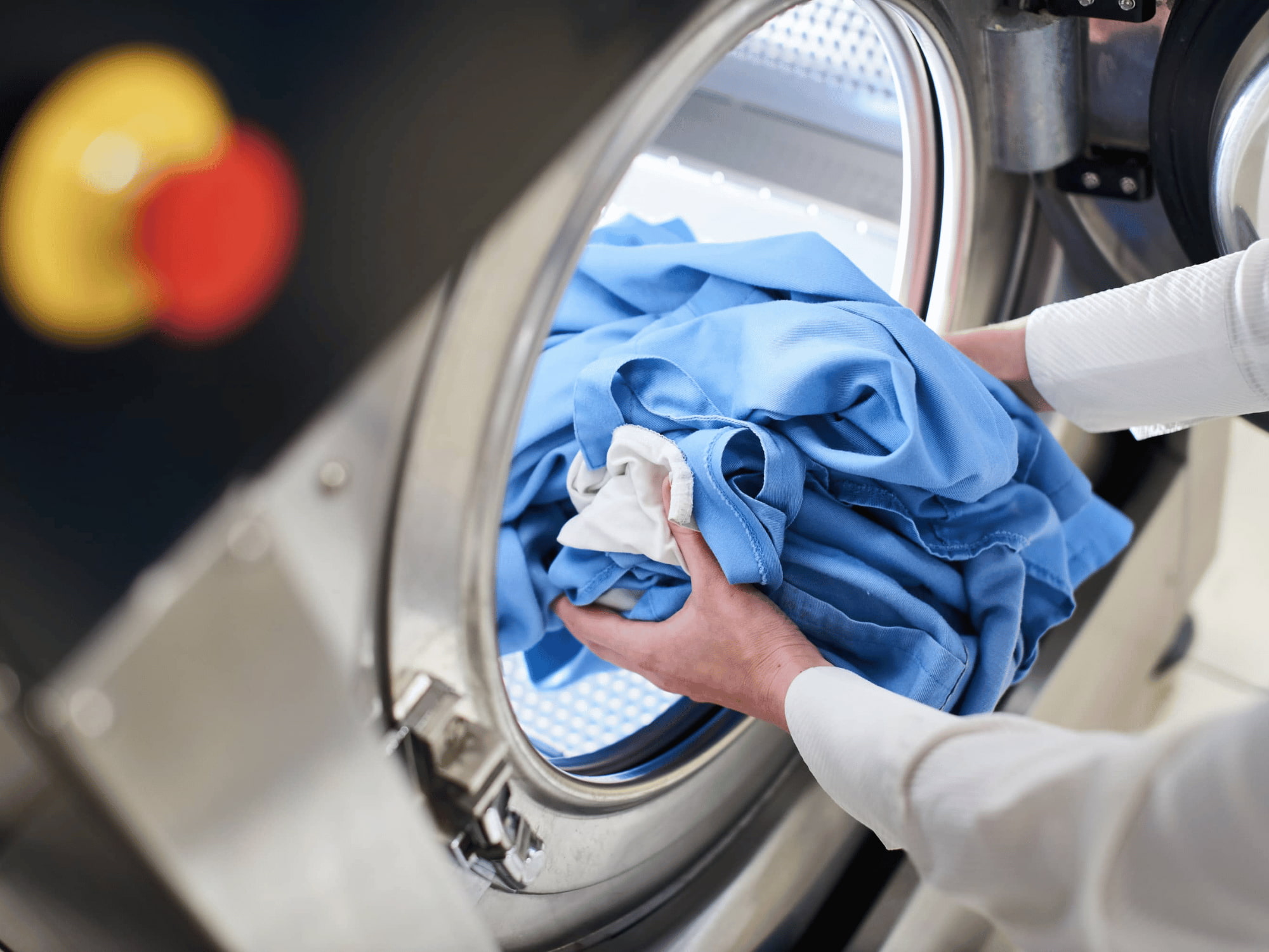laundry machine and blue sheet in it